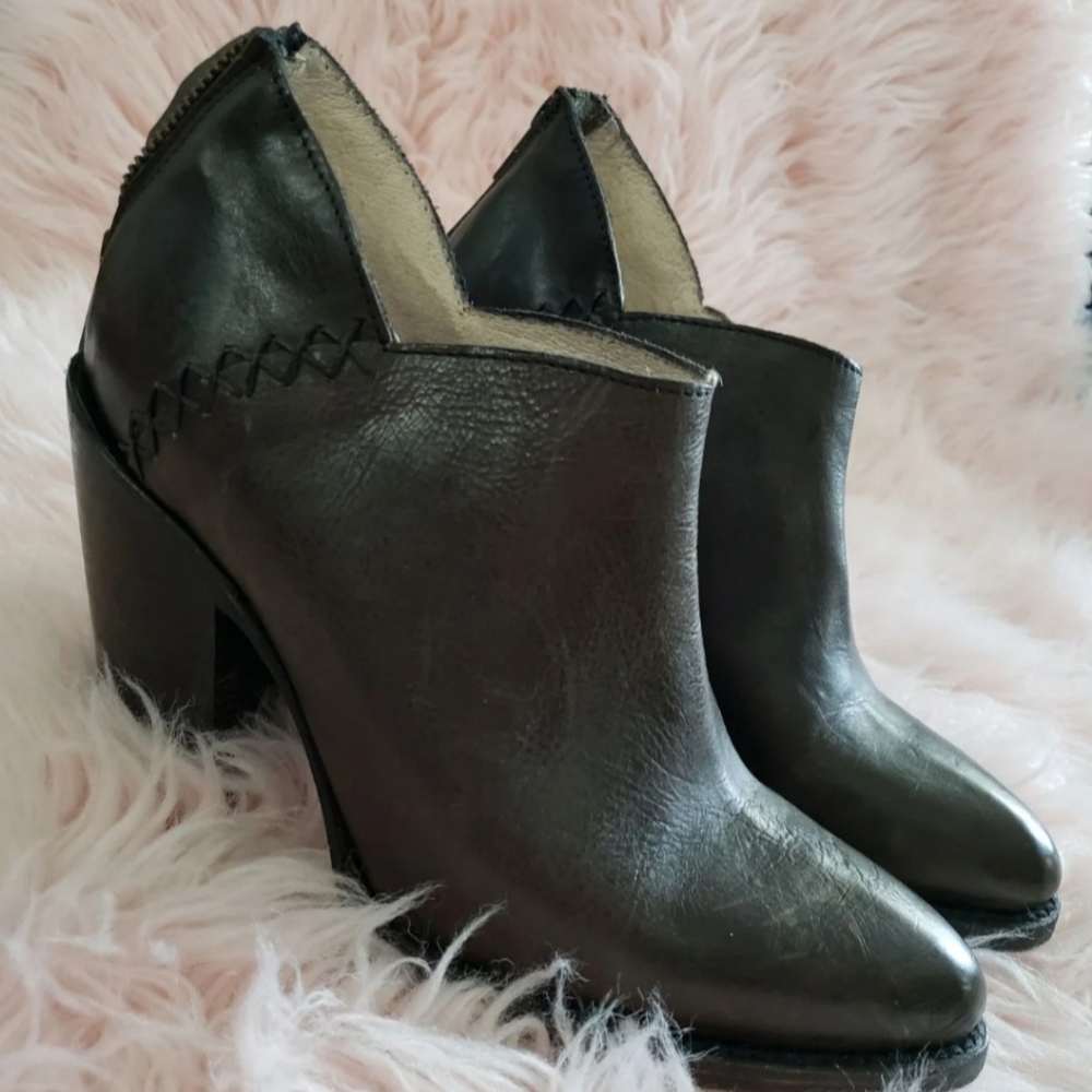 Freebird by Steven Booties